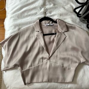 Zara Gray/silver/tan crop collard blouse with zip closure on side